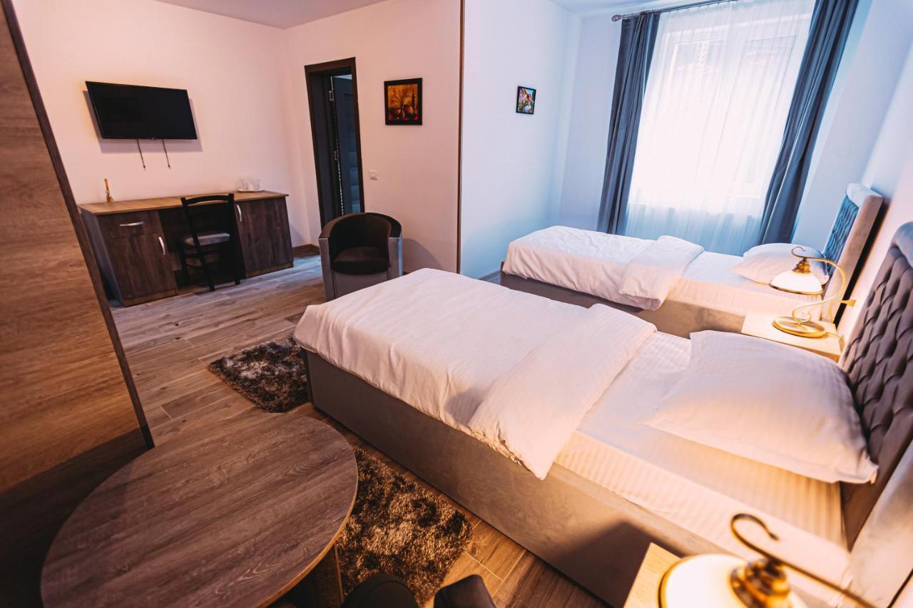 Motel Piatra Corbului ビカズ エクステリア 写真