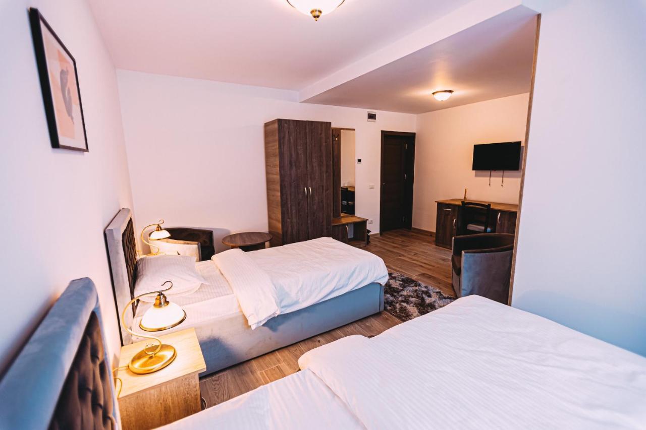 Motel Piatra Corbului ビカズ エクステリア 写真